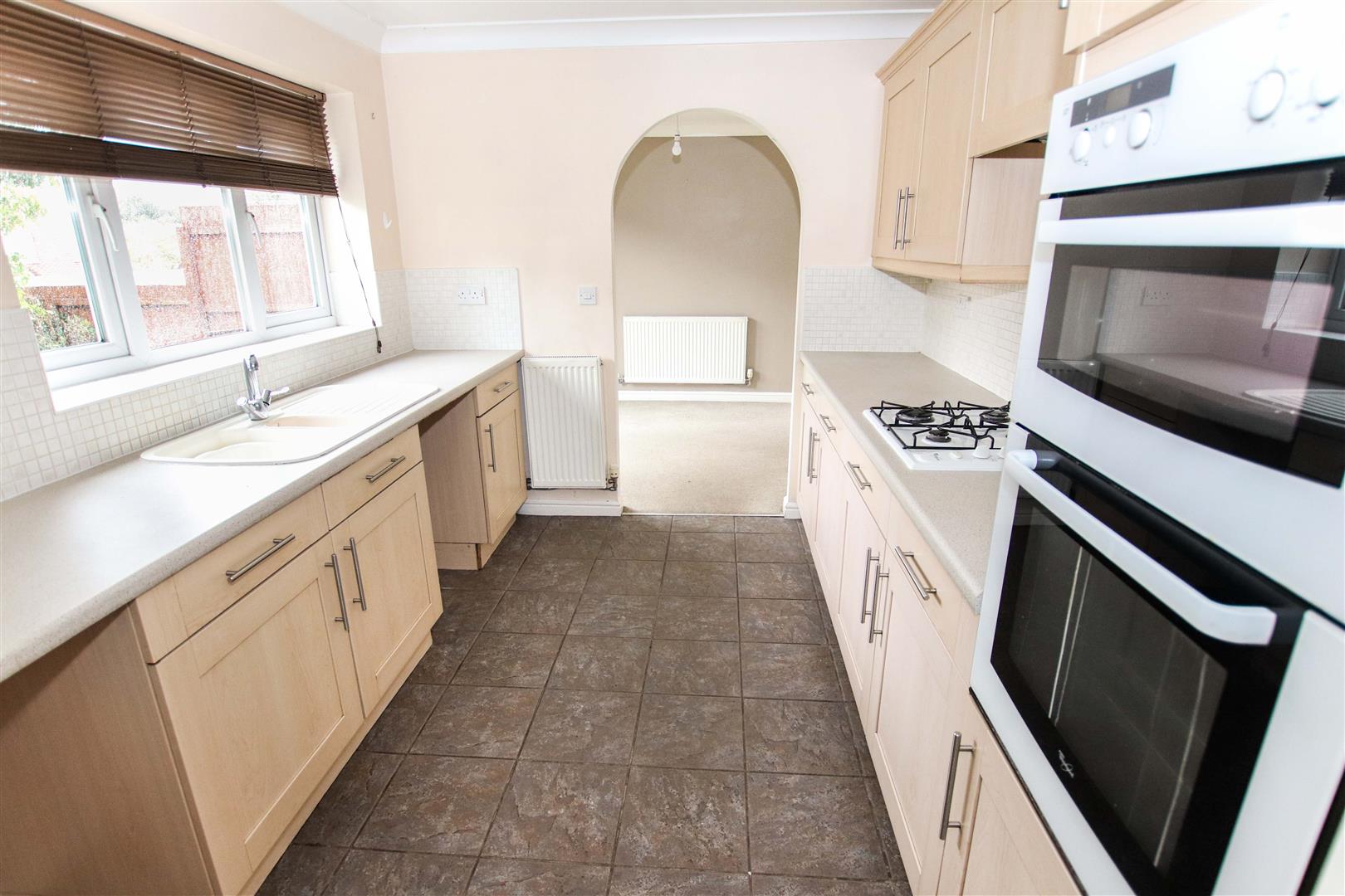 FITTED KITCHEN